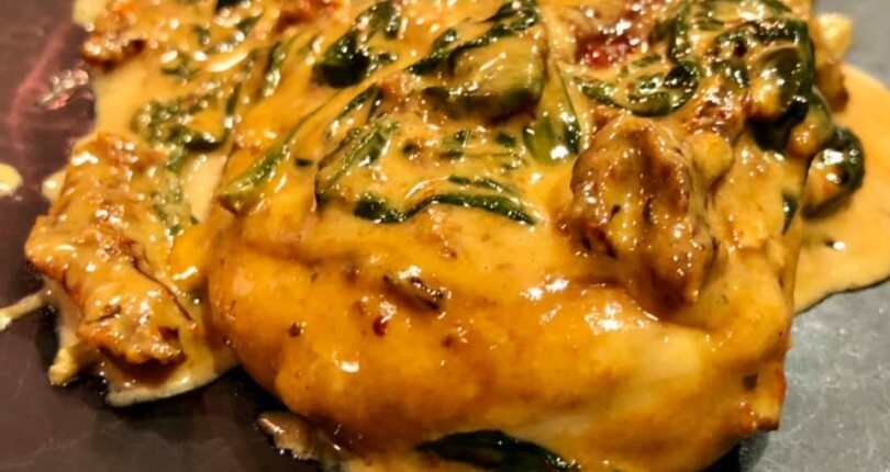 Low Carb Creamy Tuscan Chicken with Spinach and Sun-Dried Tomatoes