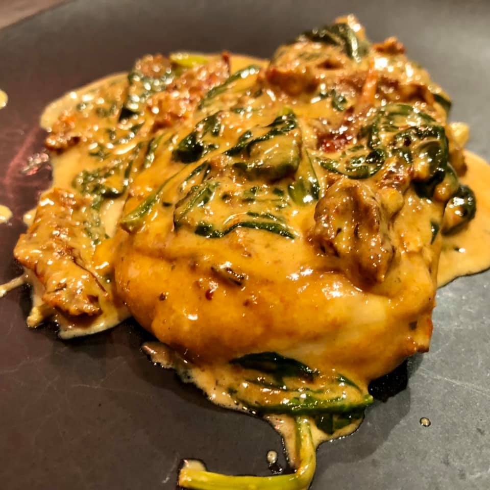Low Carb Creamy Tuscan Chicken with Spinach and Sun-Dried Tomatoes