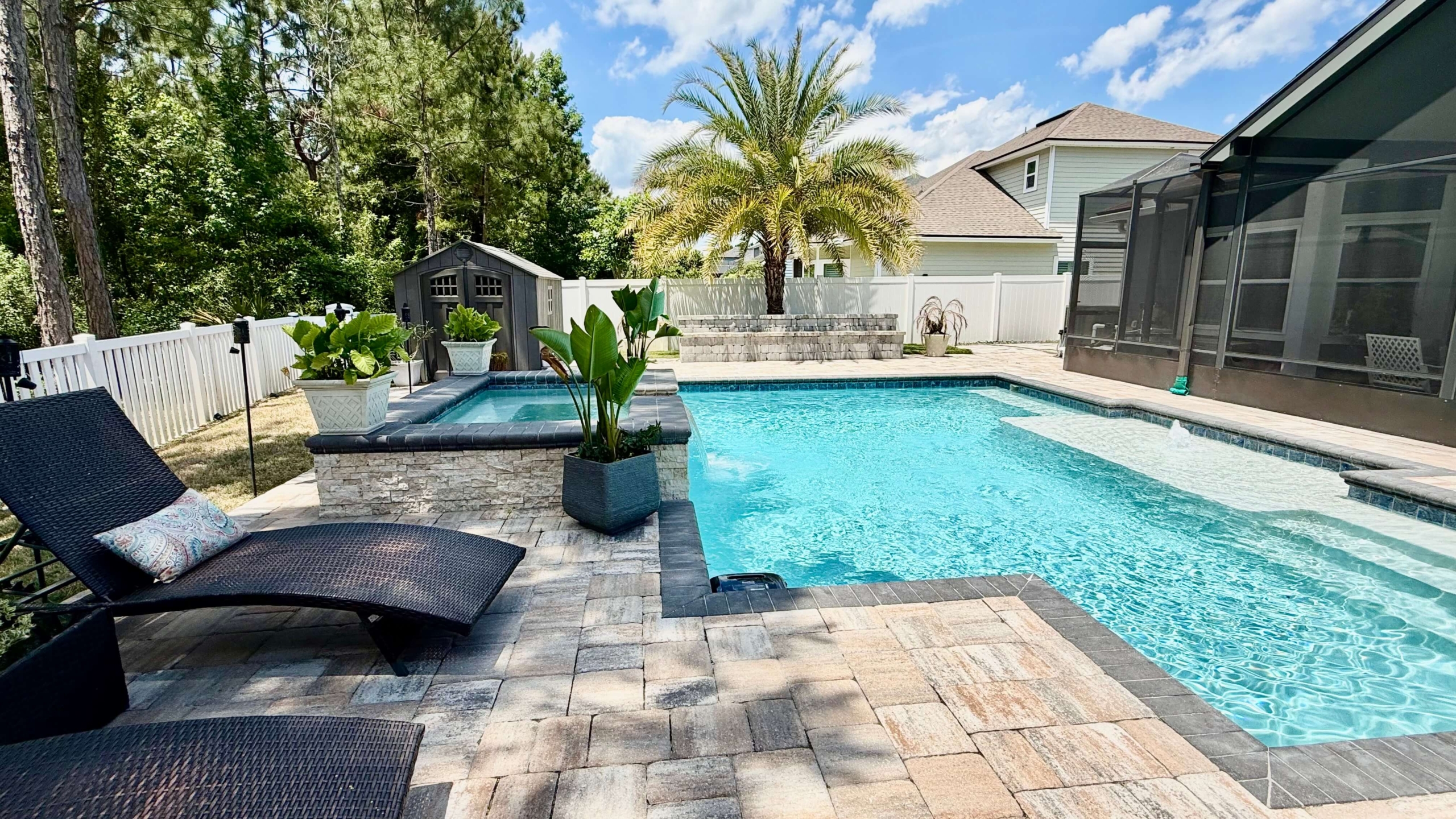 Photo of Pool and Spa in a Home for Sale Iin Yulee Fl